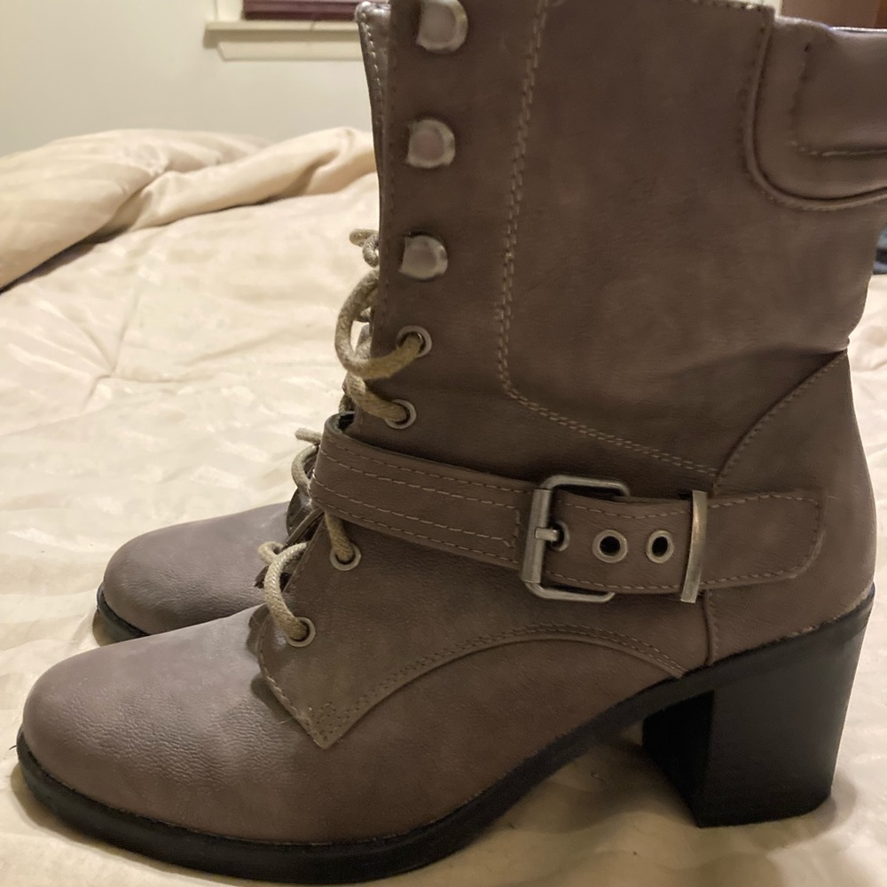 Just Fab size 8 boots